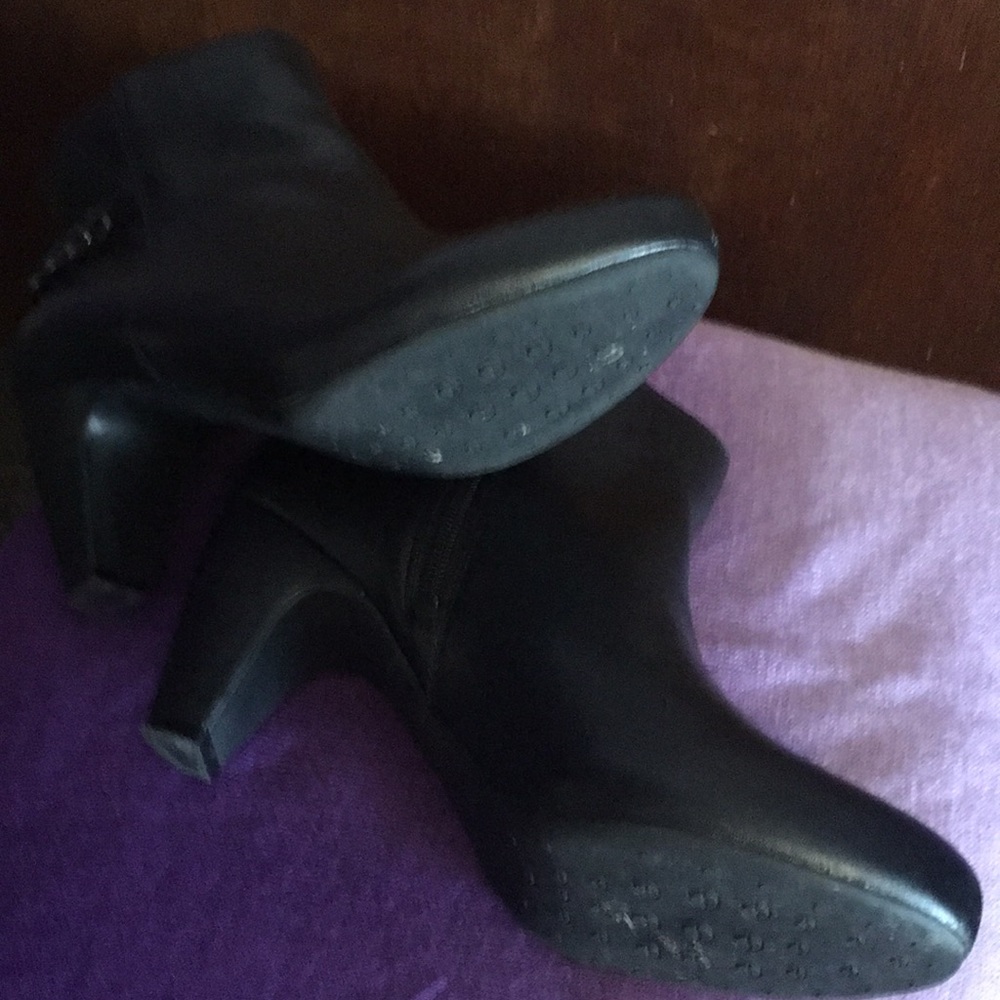 Boots - Picture 4 of 4